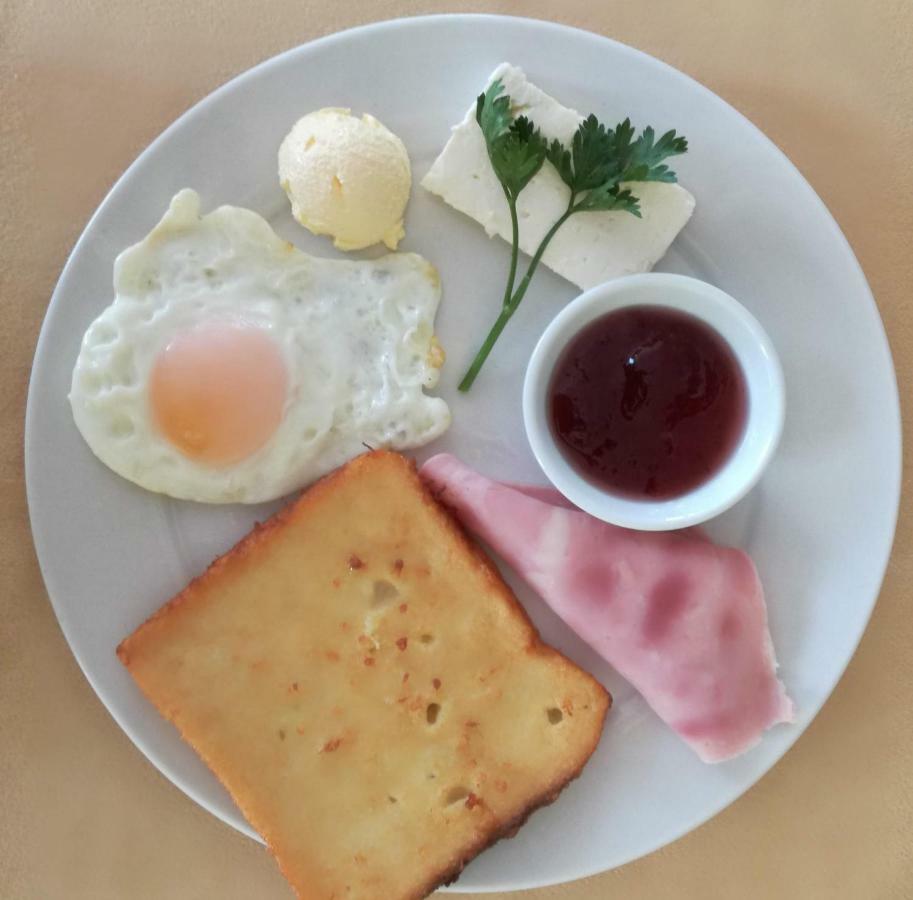 Hotel Continental Kiten  Zewnętrze zdjęcie
